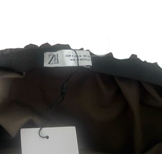 Talla M. Falda midi de ZARA.