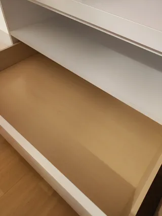 Mesa TV blanca zócalo beige, 1,80 m largo×51cm