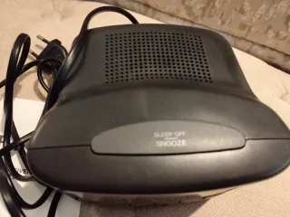 Radio despertador Aiwa vintage con caja