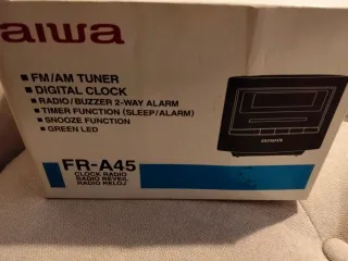Radio despertador Aiwa vintage con caja