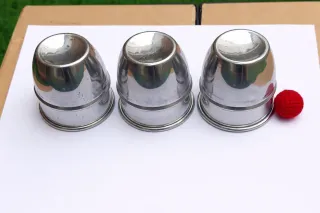 Cubiletes y bolas aluminio – truco magia clásico