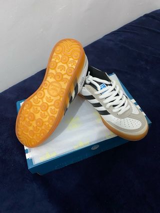 Adidas Gazelle x Bad Bunny Gris/Blanco