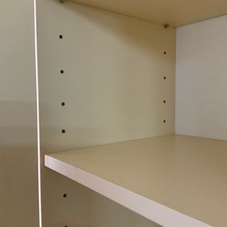 Armario alto de madera beige