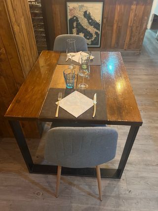 Mesas de restaurante de hierro y madera  Y sillas