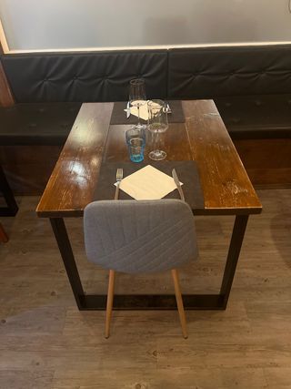 Mesas de restaurante de hierro y madera  Y sillas