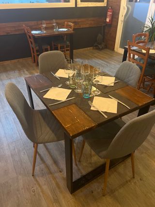 Mesas de restaurante de hierro y madera  Y sillas