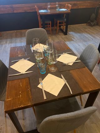 Mesas de restaurante de hierro y madera  Y sillas