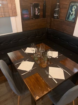 Mesas de restaurante de hierro y madera  Y sillas