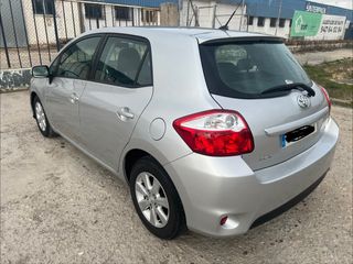 Toyota Auris 2011