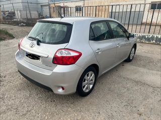 Toyota Auris 2011