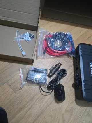 Subwoofer Amplificado compacto 150W RMS Para coche