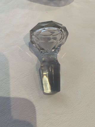 Jarra de cristal tallado con asa