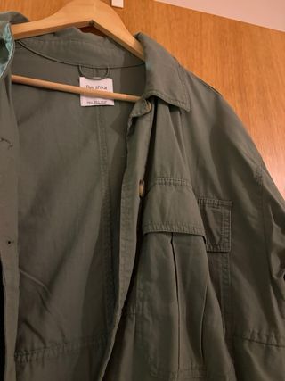 Chaqueta verde Bershka