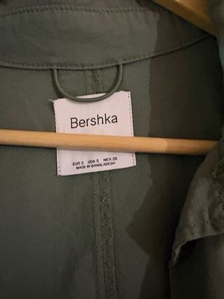 Chaqueta verde Bershka