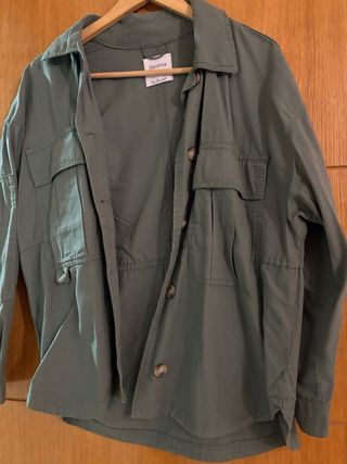 Chaqueta verde Bershka