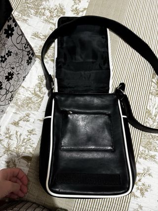 Bolso Bandolera Billabong Negro y Blanco