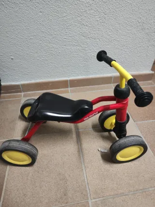 Triciclo Puky infantil rojo y amarillo