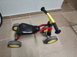 Triciclo Puky infantil rojo y amarillo