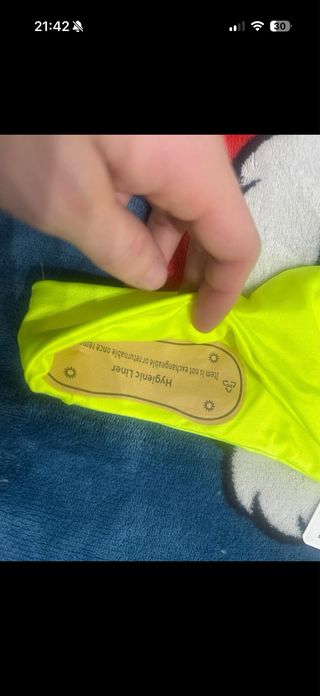 Bikini amarillo fluorescente