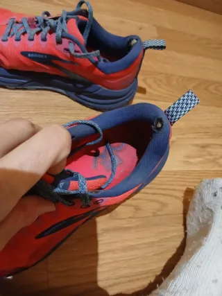 Zapatillas Brooks Cascadia 16 coral/Azul