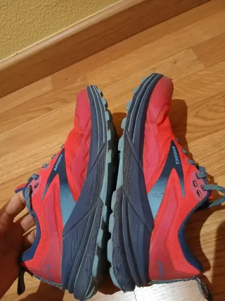 Zapatillas Brooks Cascadia 16 coral/Azul