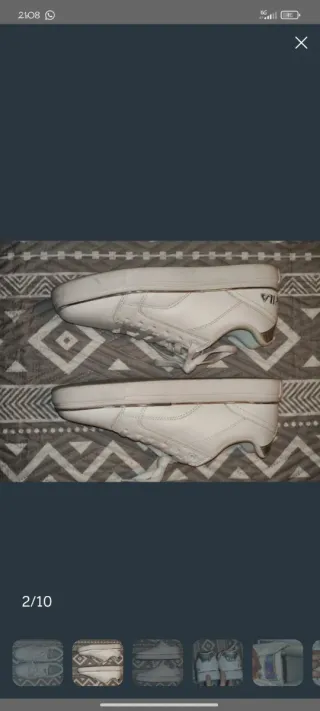 Zapatillas Fila Blancas y Plateadas