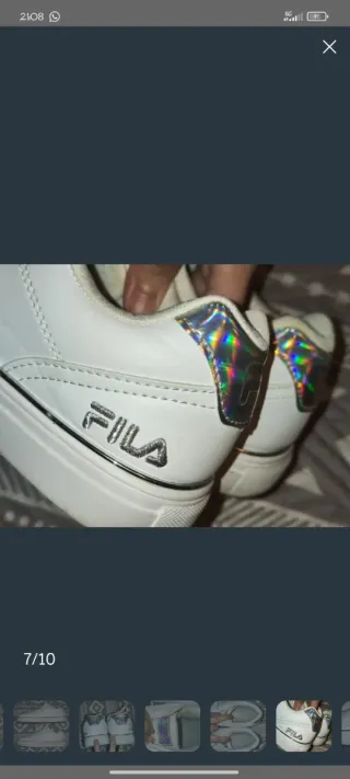 Zapatillas Fila Blancas y Plateadas