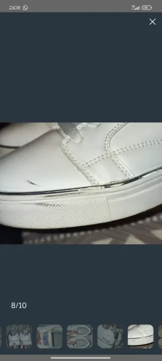 Zapatillas Fila Blancas y Plateadas