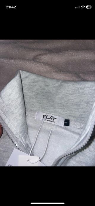 Comme des Garçons Zip Gris Corazón Rojo