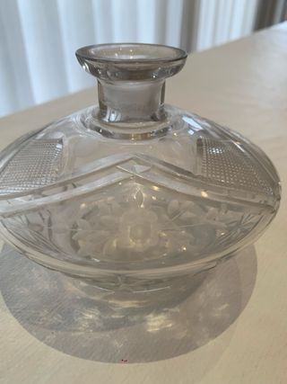 Tarro de cristal tallado con tapón