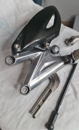 Estribera Izquierda Triumph Street Triple 2012