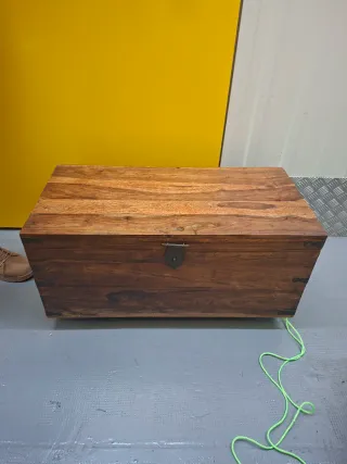 Baúl de madera maciza
