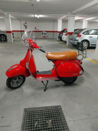 Vespa PX 150cc Scooter Manual Roja