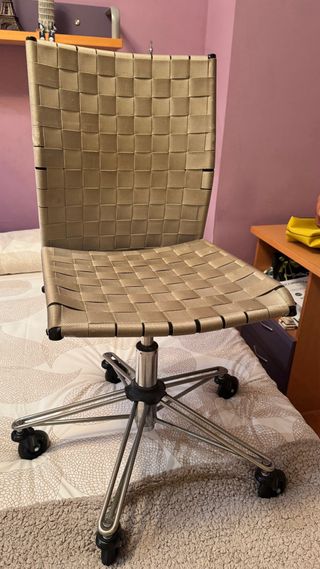 Escritorio con 2 cajones y silla