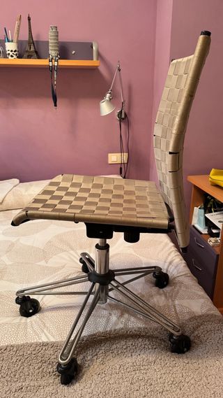 Escritorio con 2 cajones y silla