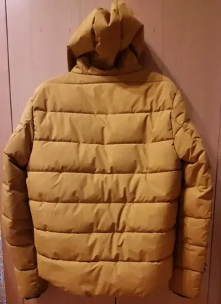 Abrigo o parka tipo plumas. Talla S