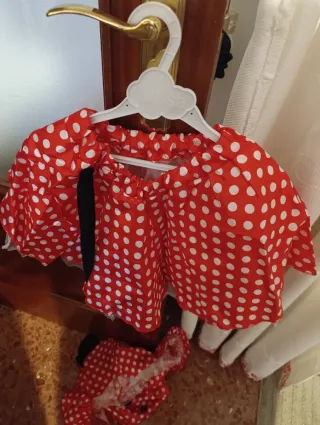 Disfraz infantil verde con volantes