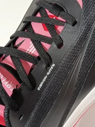 Zapatillas  running Fila BERYLLIUM Negro/Rosa