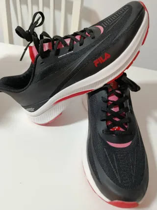 Zapatillas  running Fila BERYLLIUM Negro/Rosa