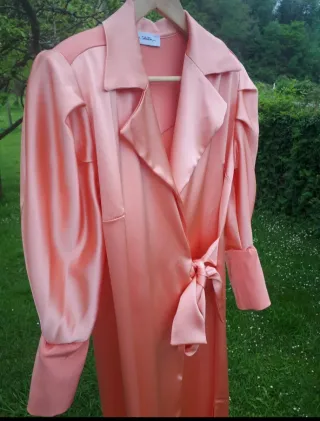 Vestido midi satén naranja pastel coral