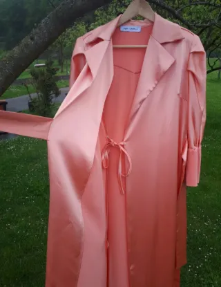 Vestido midi satén naranja pastel coral