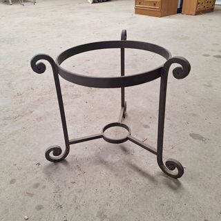 Macetero de forja negro