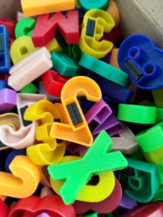 Lettere e numeri magnetici vintage