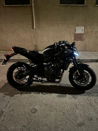 Yamaha MT-07 2026 Full black Carnet A2