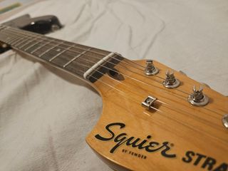 Guitarra Squier Stratocaster Classic Vibe 70s Waln