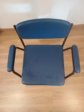 Silla de baño con asiento y respaldo