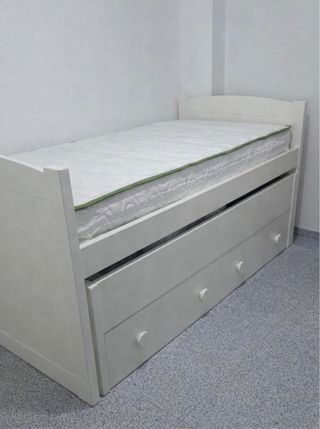 Cama compacta blanca con cajones