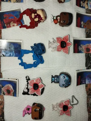16 Figuras Stranger Things Kinder Joy.