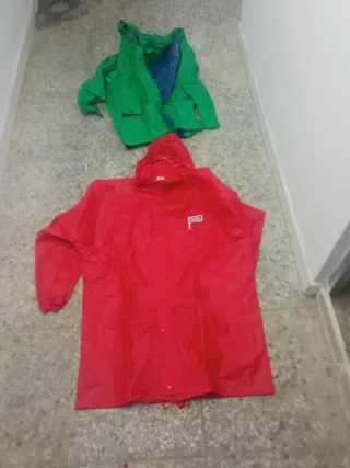 2 chubasqueros con gorra talla única