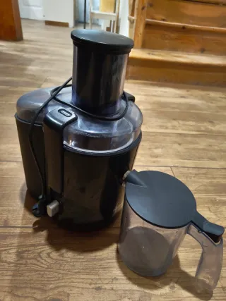 Licuadora negra con jarra